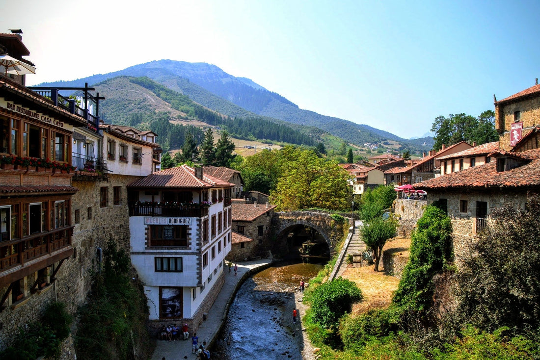 Discovering the Secrets of Picos de Europa: From Majestic Gorges to Culinary Feasts!